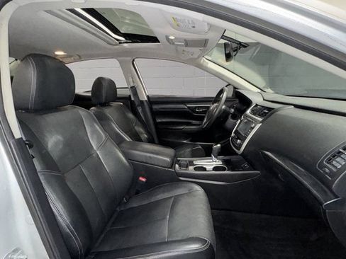 Used 2016 Nissan Altima 2.5 SL w/ 2.5 Technology Package FWD image 11