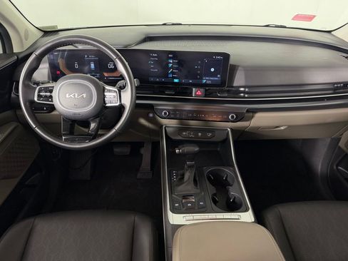 Used 2025 Kia Carnival FWD image 13