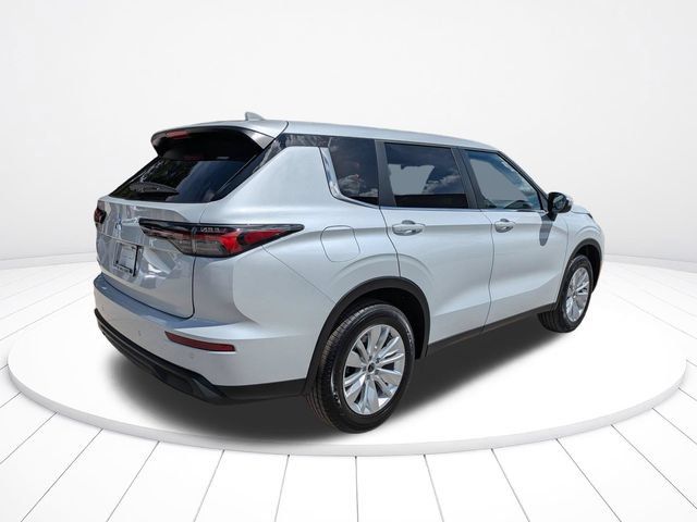 New 2026 Mitsubishi Outlander ES FWD image 4