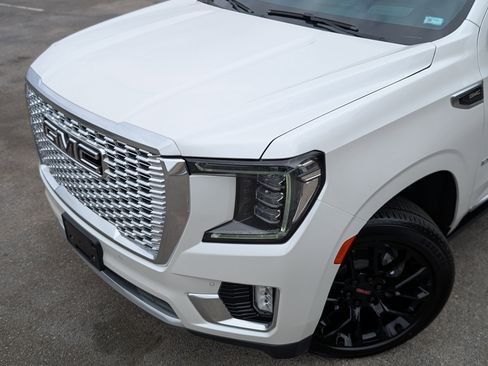 Used 2023 GMC Yukon XL Denali AWD/4WD image 13