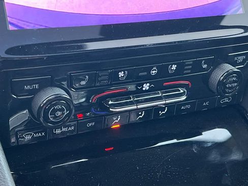 Used 2024 Jeep Grand Cherokee Overland w/ Trailer Tow Package image 20