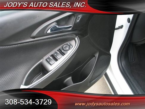 Used 2018 Chevrolet Malibu LS image 3