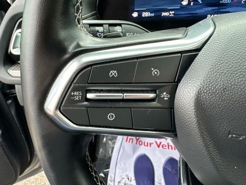 Certified 2025 Chevrolet Traverse LT image 19