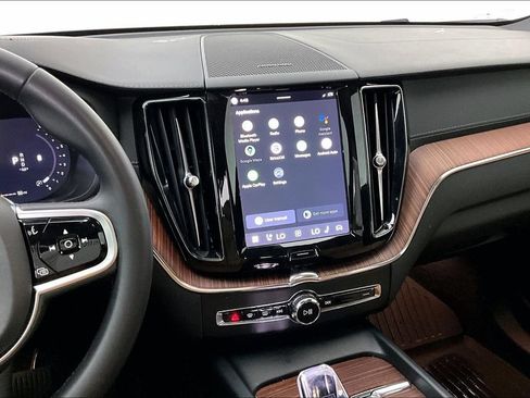 Used 2023 Volvo XC60 B5 Ultimate w/ Climate Package FWD image 7