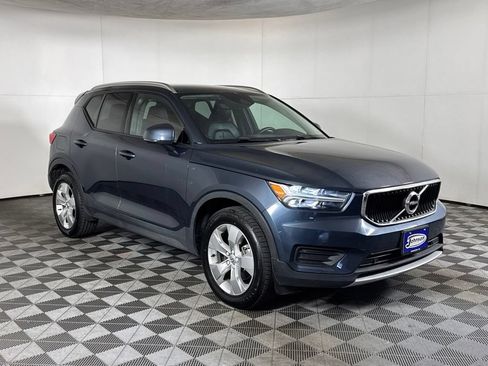 Used 2022 Volvo XC40 T5 Momentum AWD/4WD image 3