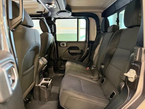 Used 2022 Jeep Gladiator Sport AWD/4WD image 11