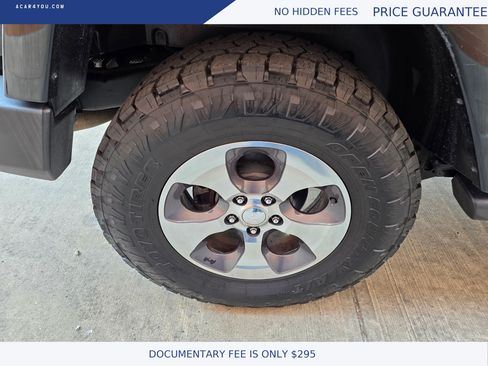 Used 2017 Jeep Wrangler Unlimited Sahara w/ Dual Top Group AWD/4WD image 29
