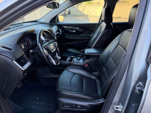 Used 2024 GMC Terrain SLT image 29