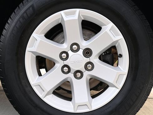 Used 2015 GMC Acadia SLE image 50