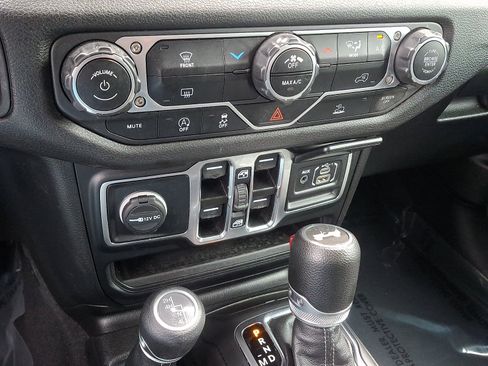 Used 2024 Jeep Wrangler Unlimited Sport AWD/4WD image 15