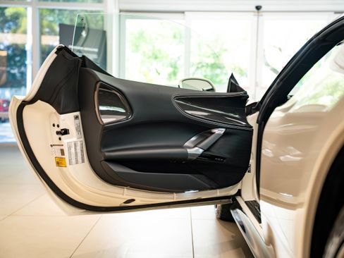 Used 2025 Ferrari SF90 Spider image 44