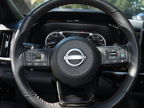 Used 2025 Nissan Pathfinder Rock Creek image 12