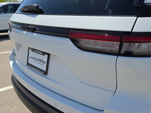 New 2026 Jeep Grand Cherokee Altitude AWD/4WD image 10