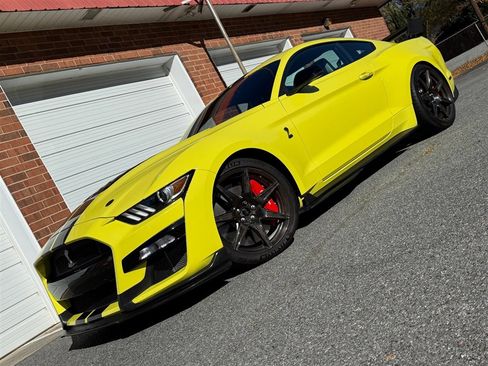 Used 2021 Ford Mustang Shelby GT500 w/ Carbon Fiber Track Pack image 3