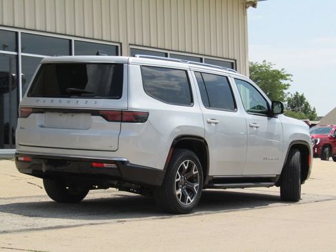 Used 2024 Jeep Wagoneer Series III AWD/4WD image 3