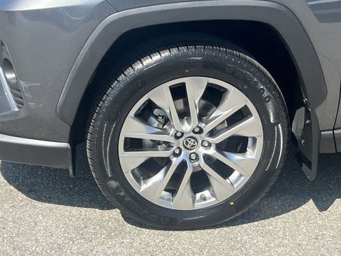 Used 2021 Toyota RAV4 XLE Premium w/ Carpet Mat Package (TMS) image 33