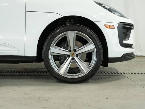 Certified 2025 Porsche Macan AWD/4WD image 41