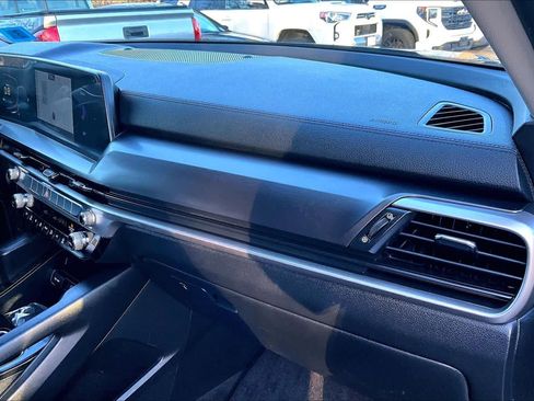 Used 2023 Kia Telluride LX image 16