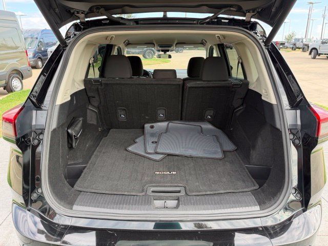 Used 2025 Nissan Rogue SV AWD/4WD image 8