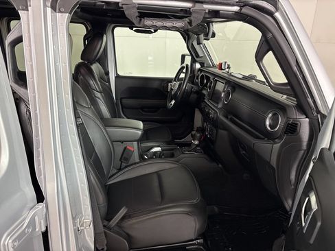 Used 2022 Jeep Wrangler Unlimited Sahara AWD/4WD image 14