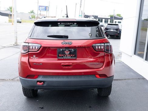 Used 2025 Jeep Compass Trailhawk AWD/4WD image 4