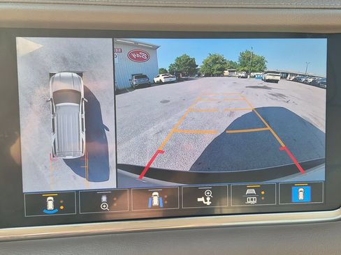 Used 2021 GMC Yukon Denali w/ Denali Premium Package AWD/4WD image 14