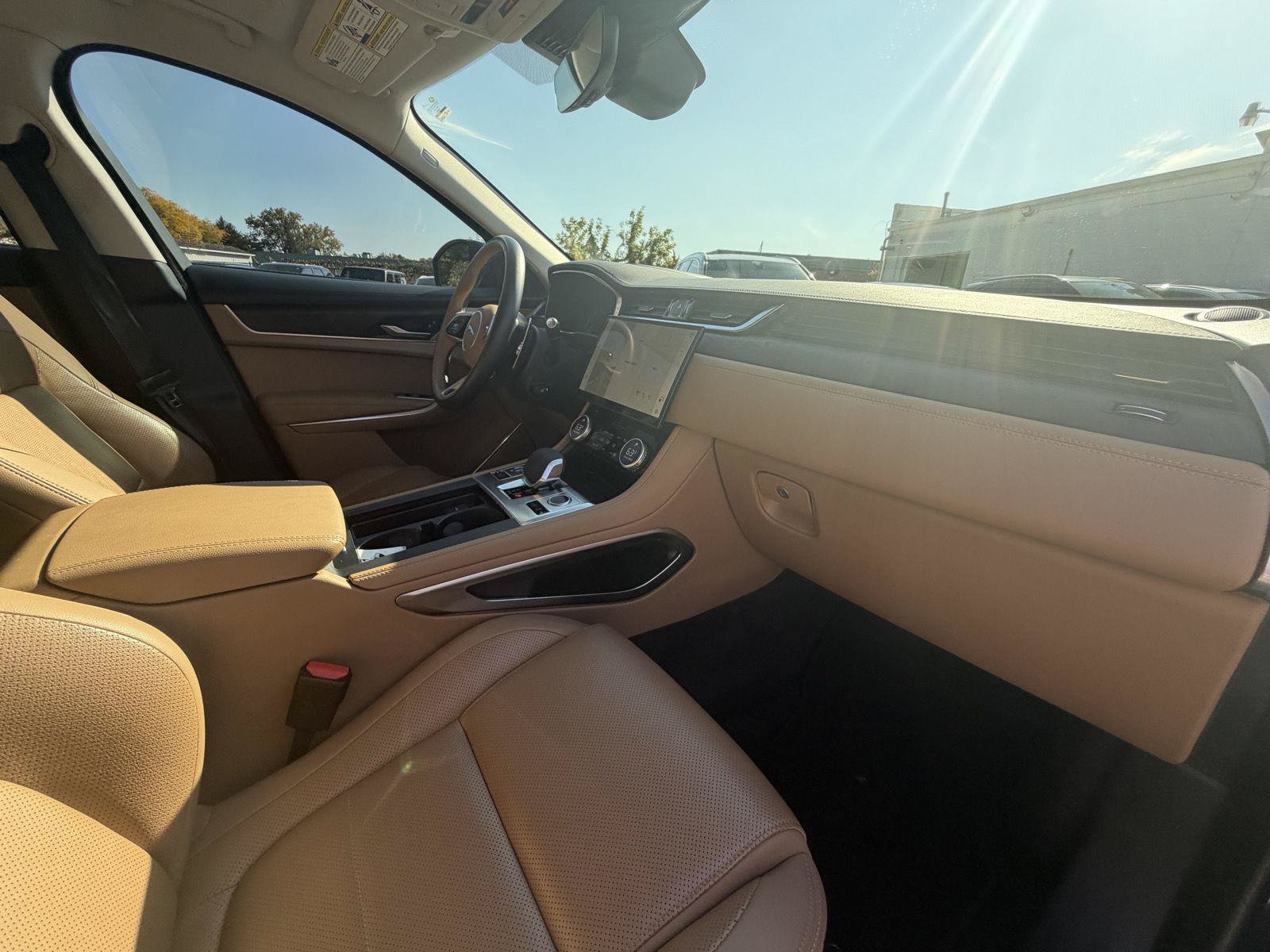 Used 2023 Jaguar F-PACE S AWD/4WD image 34