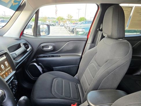 Used 2022 Jeep Renegade Latitude w/ Convenience Group AWD/4WD image 28