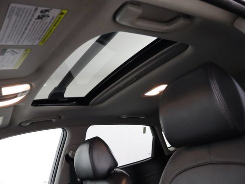 Used 2023 Hyundai Kona Limited FWD image 19