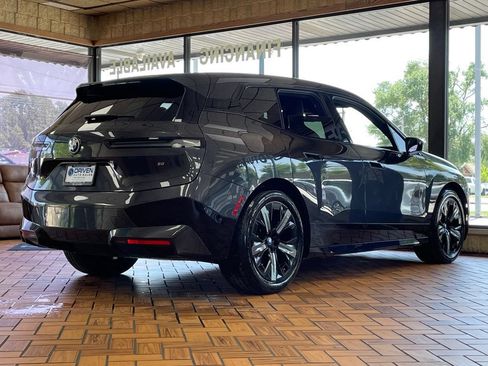 Used 2022 BMW iX xDrive50 w/ Sport Package AWD/4WD image 10