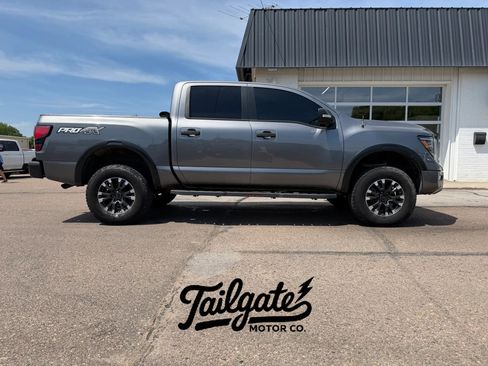 Used 2020 Nissan Titan PRO-4X w/ Pro-4x Convenience Package AWD/4WD image 1
