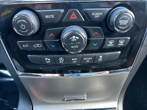 Used 2021 Jeep Grand Cherokee Limited image 29