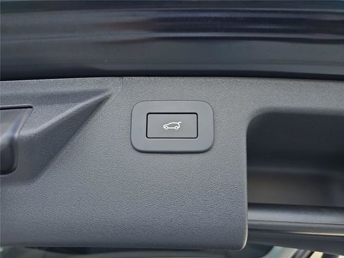 Used 2023 Land Rover Discovery Sport S image 7