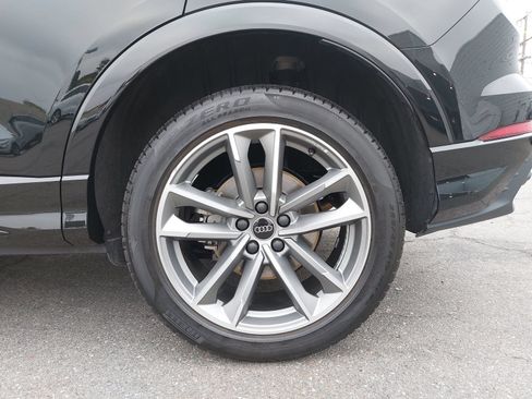 Certified 2025 Audi Q3 2.0T Premium w/ Convenience Package AWD/4WD image 37