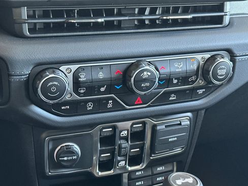 New 2024 Jeep Wrangler Sahara image 21