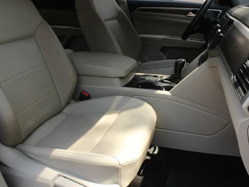 Used 2021 Volkswagen Atlas SE FWD image 28
