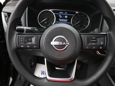 Used 2023 Nissan Rogue SV image 14