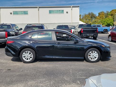 Used 2025 Toyota Camry LE image 7