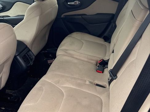 Used 2016 Jeep Cherokee Latitude w/ Cold Weather Group image 6
