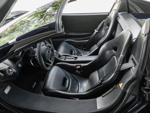 Used 2016 McLaren 675LT Spider image 19