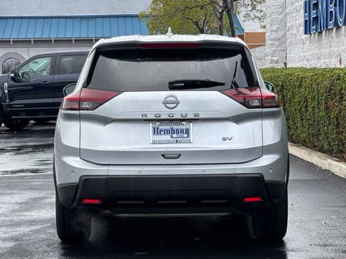 Used 2024 Nissan Rogue SV image 5