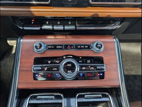 Used 2023 Lincoln Aviator Reserve w/ Equipment Group 201A image 12