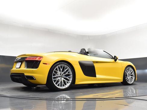 Used 2017 Audi R8 V10 w/ Carbon Exterior Package AWD/4WD image 24