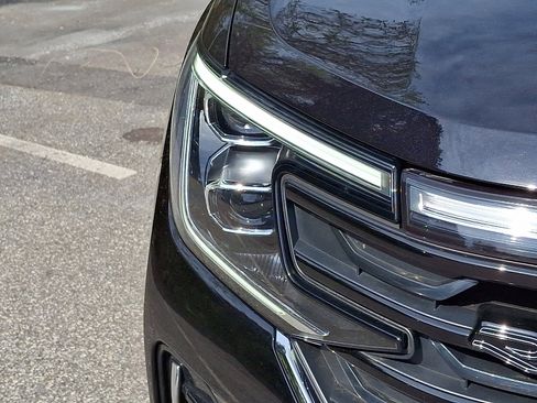 Used 2025 Volkswagen Atlas Cross Sport SEL Premium R-Line image 9