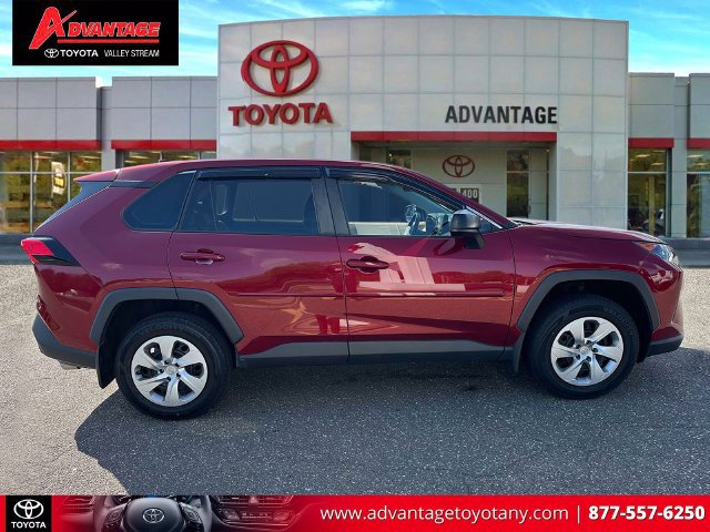 Used 2022 Toyota RAV4 LE AWD/4WD image 5