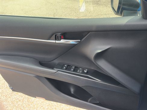 Used 2020 Toyota Camry XLE FWD image 22