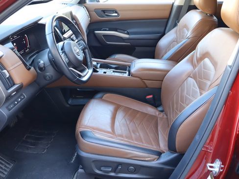 Used 2022 Nissan Pathfinder Platinum w/ Cargo Package FWD image 17