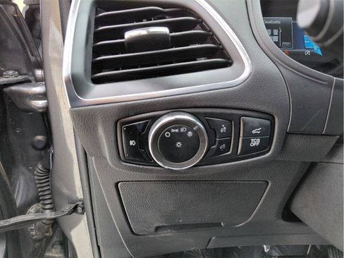 Used 2024 Ford Edge Titanium image 28