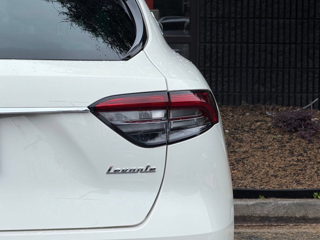 Used 2022 Maserati Levante GT AWD/4WD image 16
