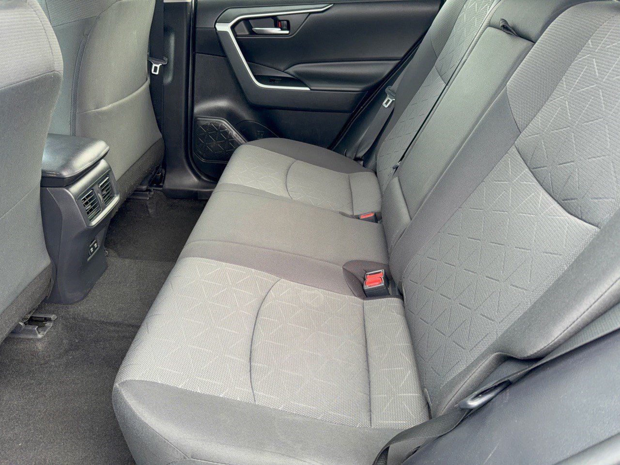 Used 2021 Toyota RAV4 XLE AWD/4WD image 25